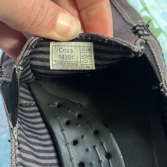 Crocs Walu Canvas Loafers Distressed - Picture 4 of 12